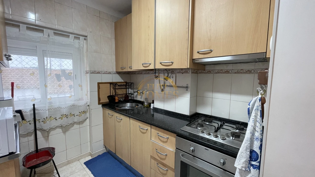 Apartamento T2 para Venda em Pontinha e Famões Foto 11