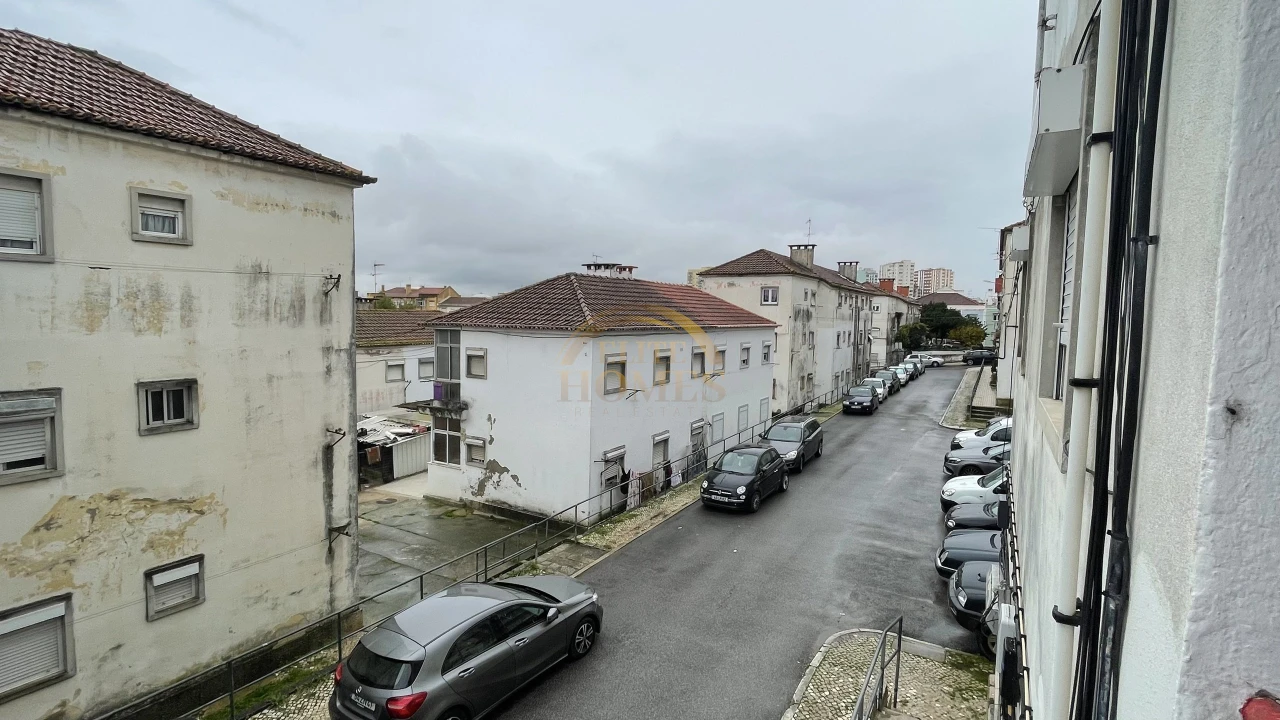 Apartamento T2 para Venda em Pontinha e Famões Foto 17