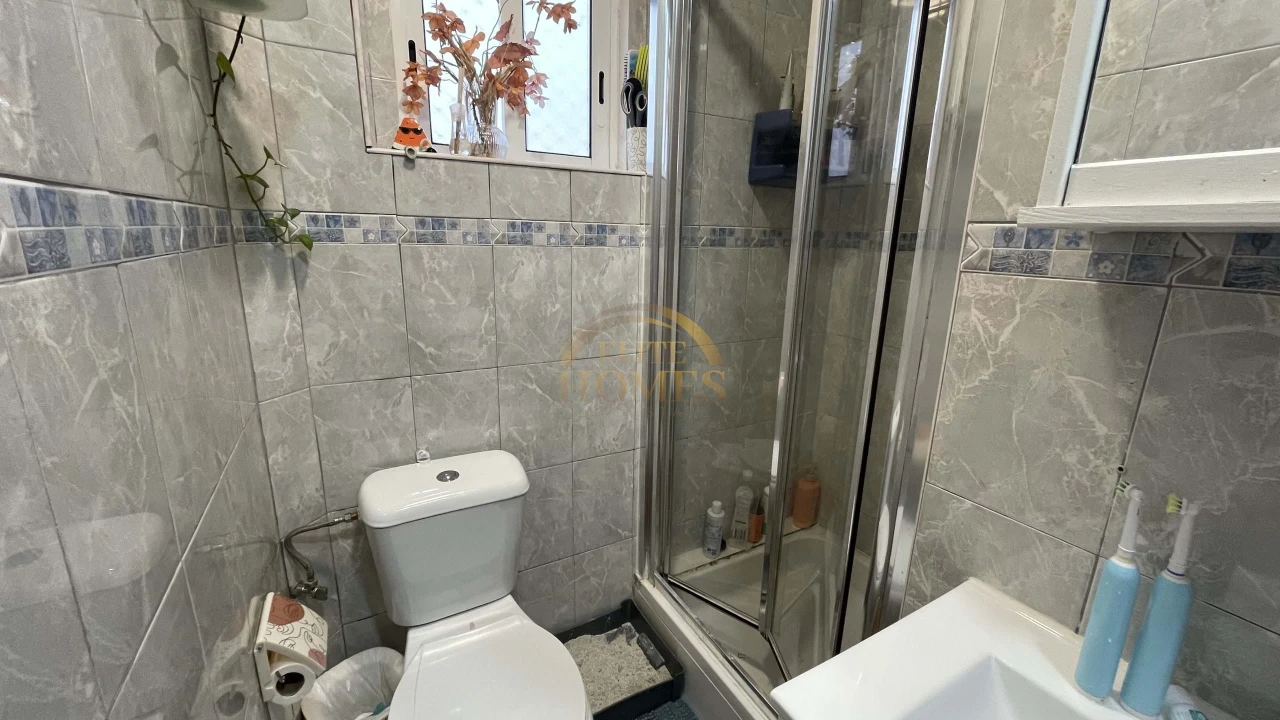 Apartamento T2 para Venda em Pontinha e Famões Foto 15