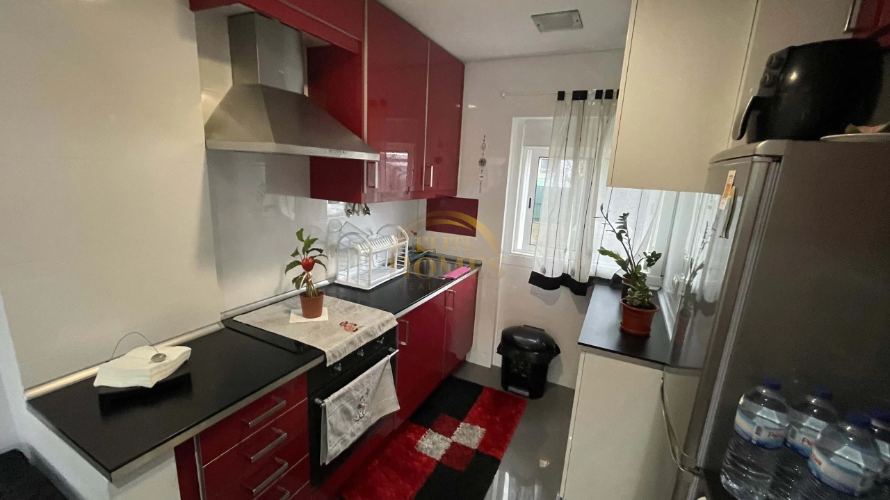 Apartamento T2 para Venda em Pontinha e Famões Foto 2