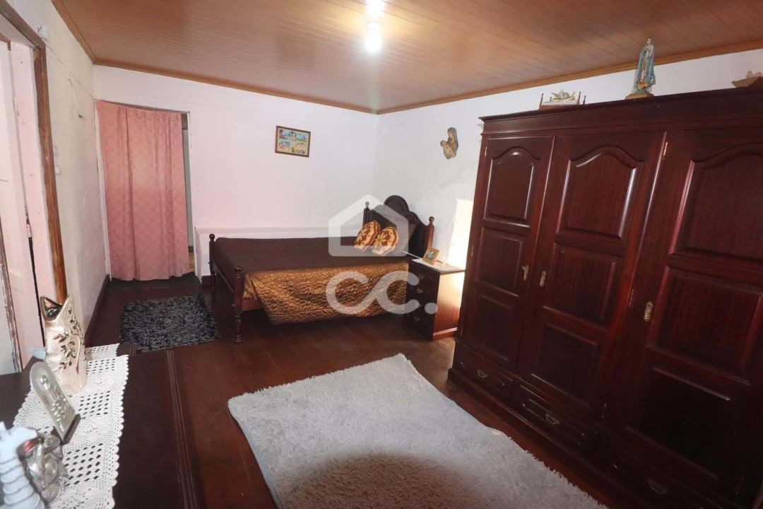 Moradia T4 para Venda em Arrifes Foto 10