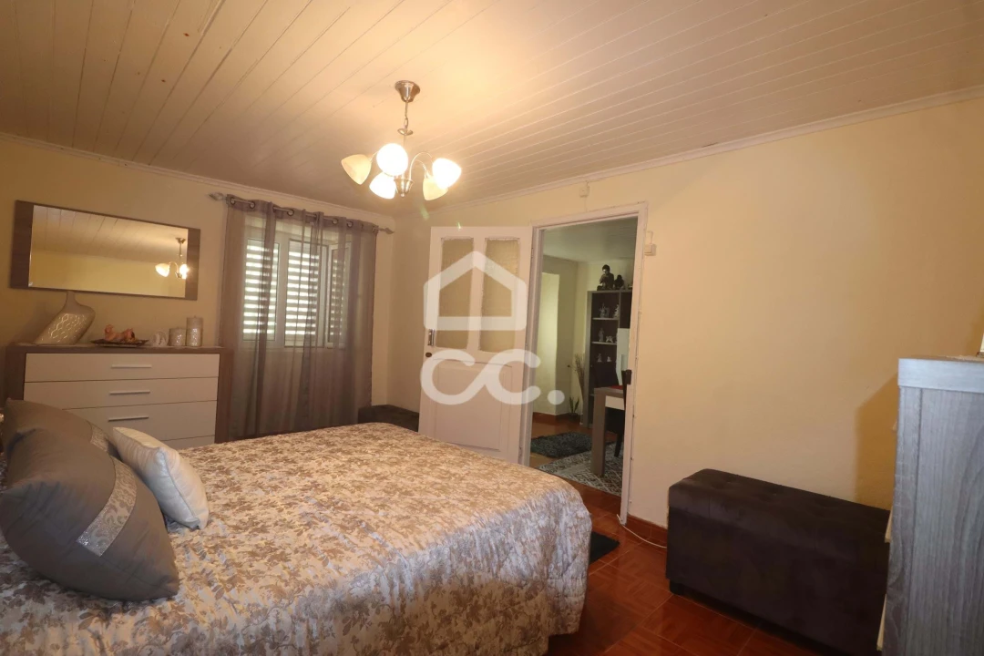 Moradia T4 para Venda em Arrifes Foto 4