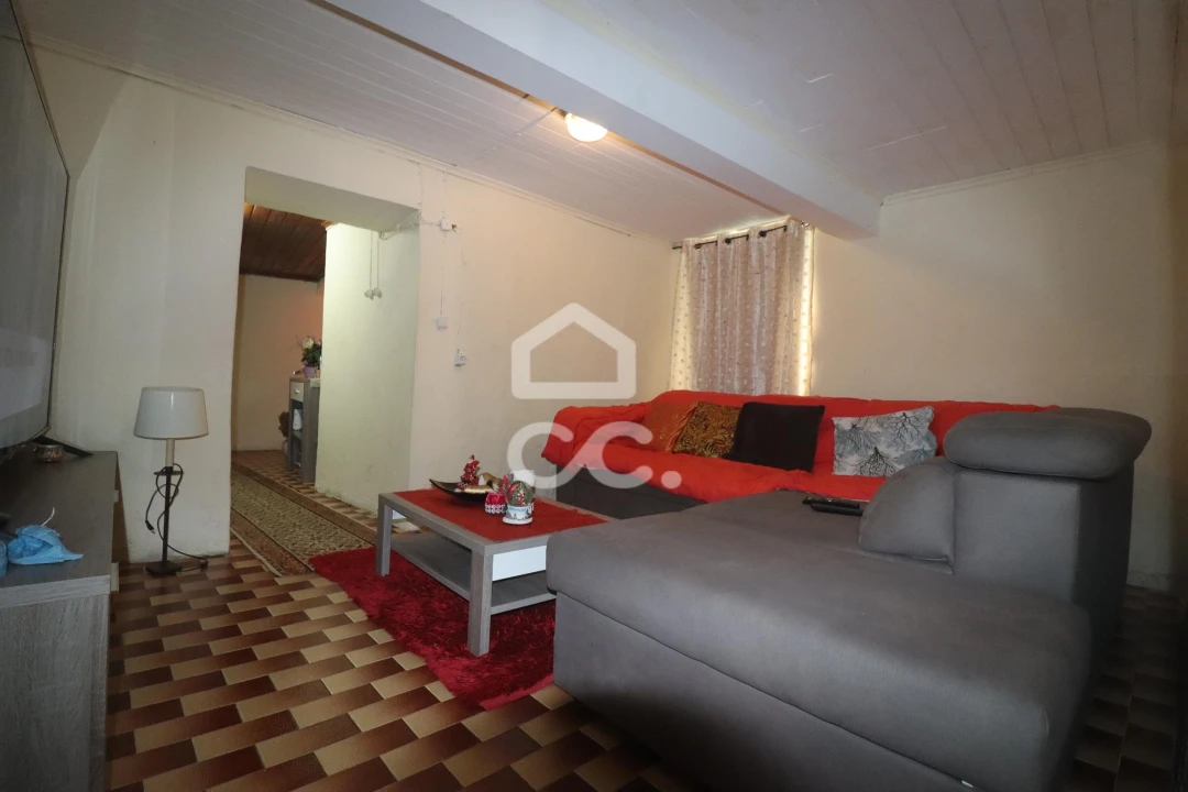 Moradia T4 para Venda em Arrifes Foto 2