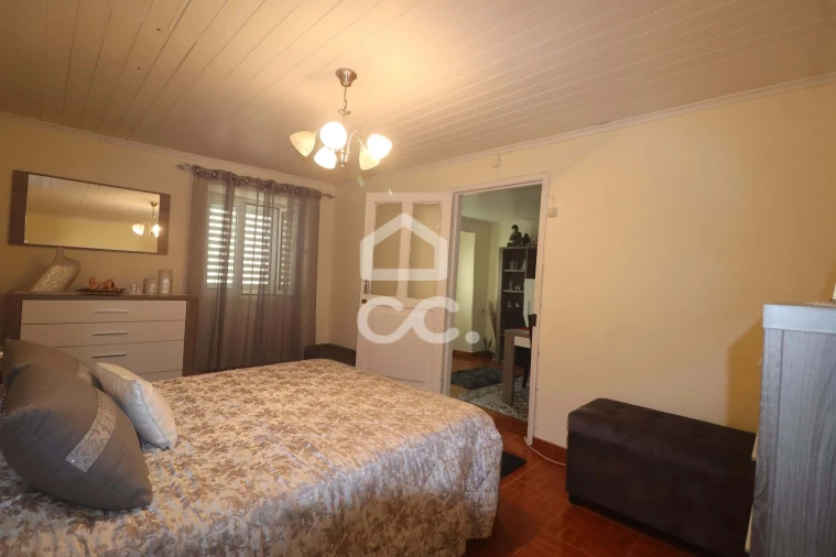 Moradia T4 para Venda em Arrifes Foto 4