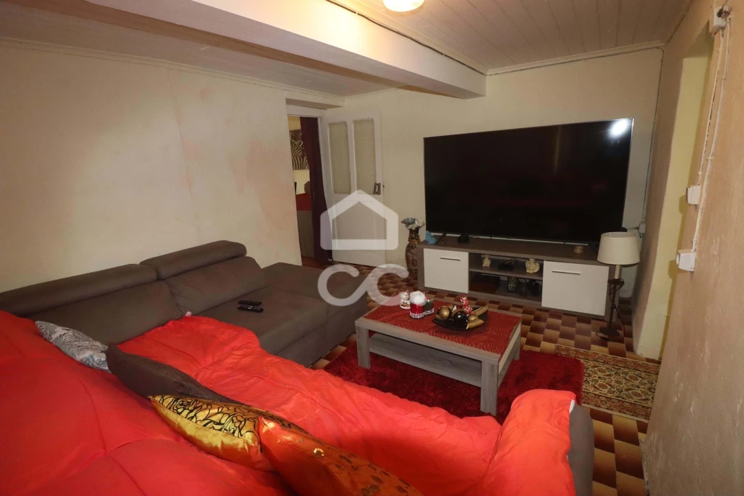 Moradia T4 para Venda em Arrifes Foto 3