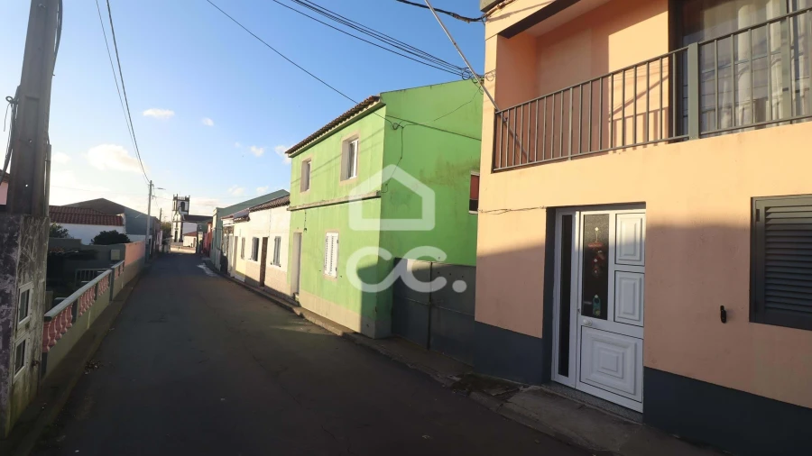 Moradia T4 para Venda em Arrifes