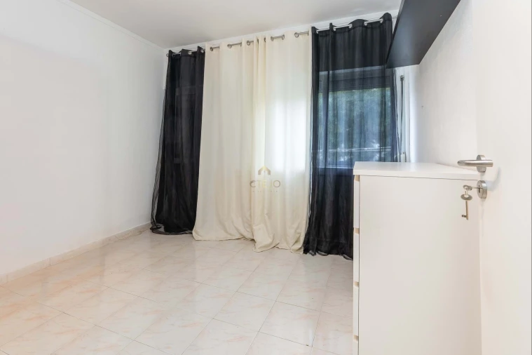 Apartamento T2 para Venda em Santa Iria de Azoia, São João da Talha e Bobadela Foto 3