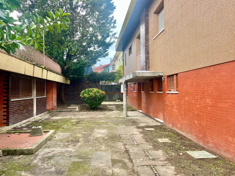 Moradia T10 para Venda em Paranhos Foto 37