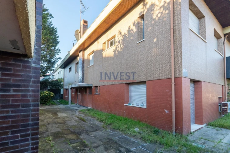 Moradia T10 para Venda em Paranhos