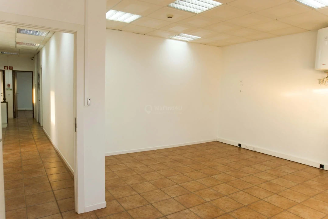 Escritório para Arrendamento em Laranjeiro e Feijó Foto 12