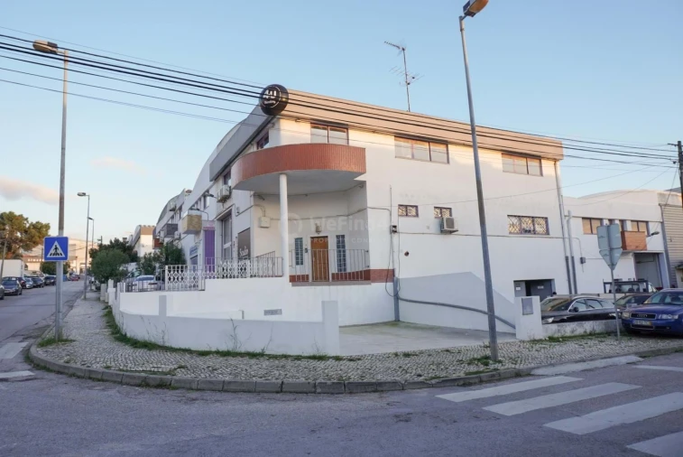Escritório para Arrendamento em Laranjeiro e Feijó Foto 15