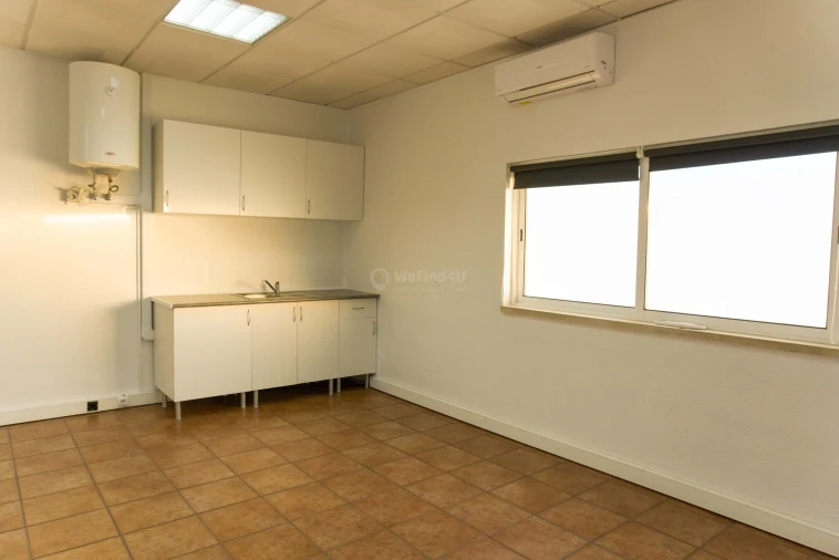 Escritório para Arrendamento em Laranjeiro e Feijó Foto 11