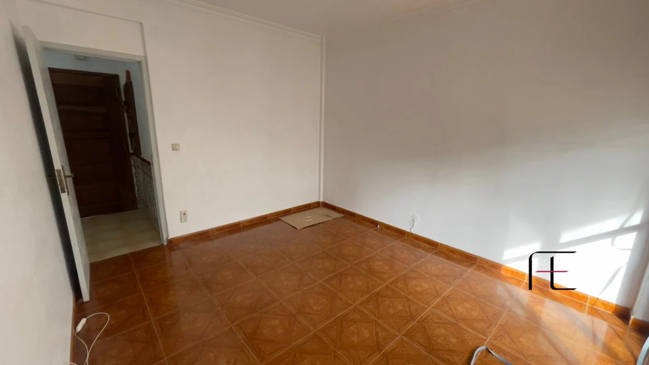 Apartamento T2 para Arrendamento em Queluz e Belas Foto 14