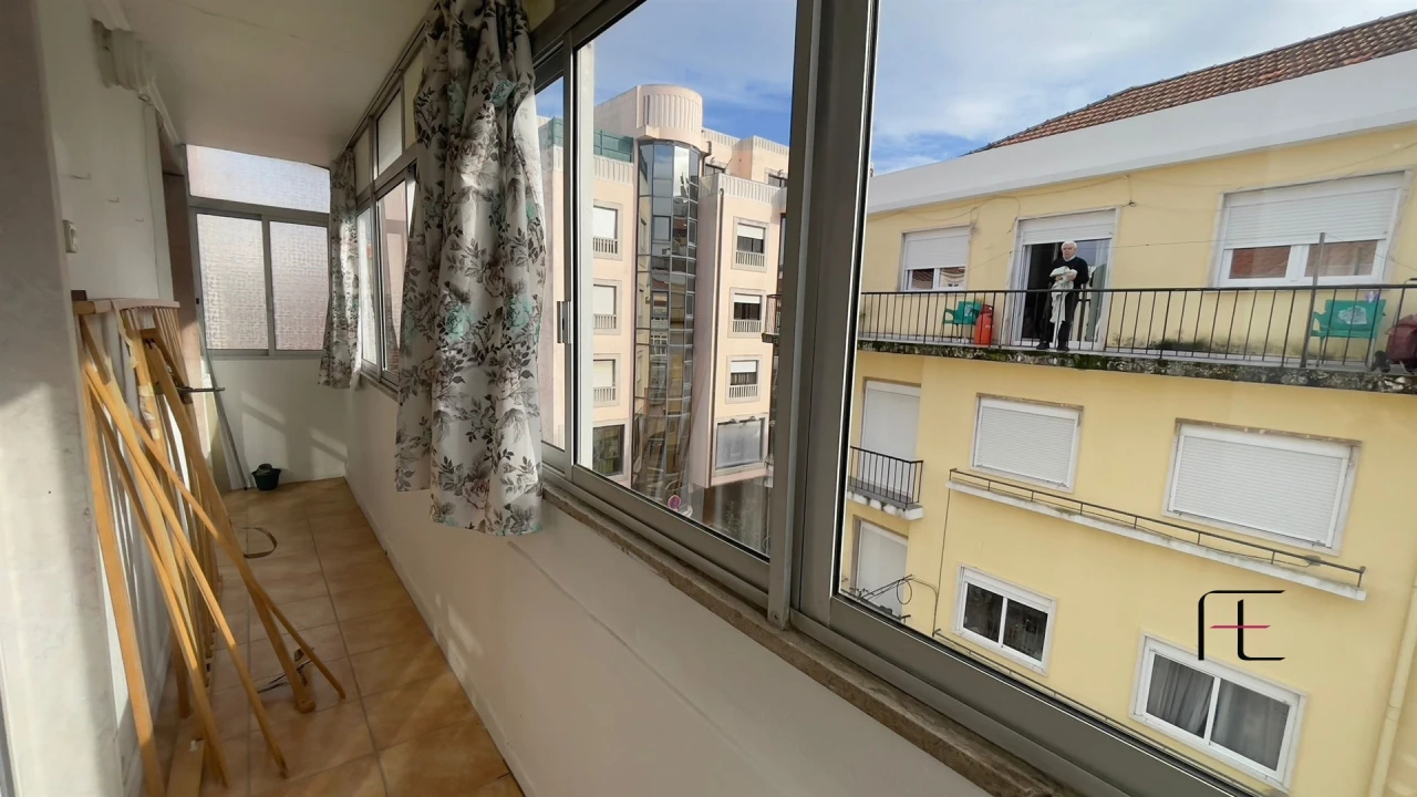 Apartamento T2 para Arrendamento em Queluz e Belas Foto 9
