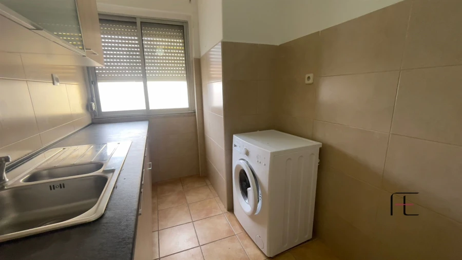 Apartamento T2 para Arrendamento em Queluz e Belas Foto 6