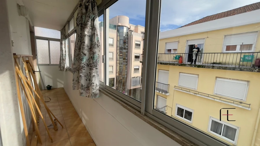 Apartamento T2 para Arrendamento em Queluz e Belas Foto 9