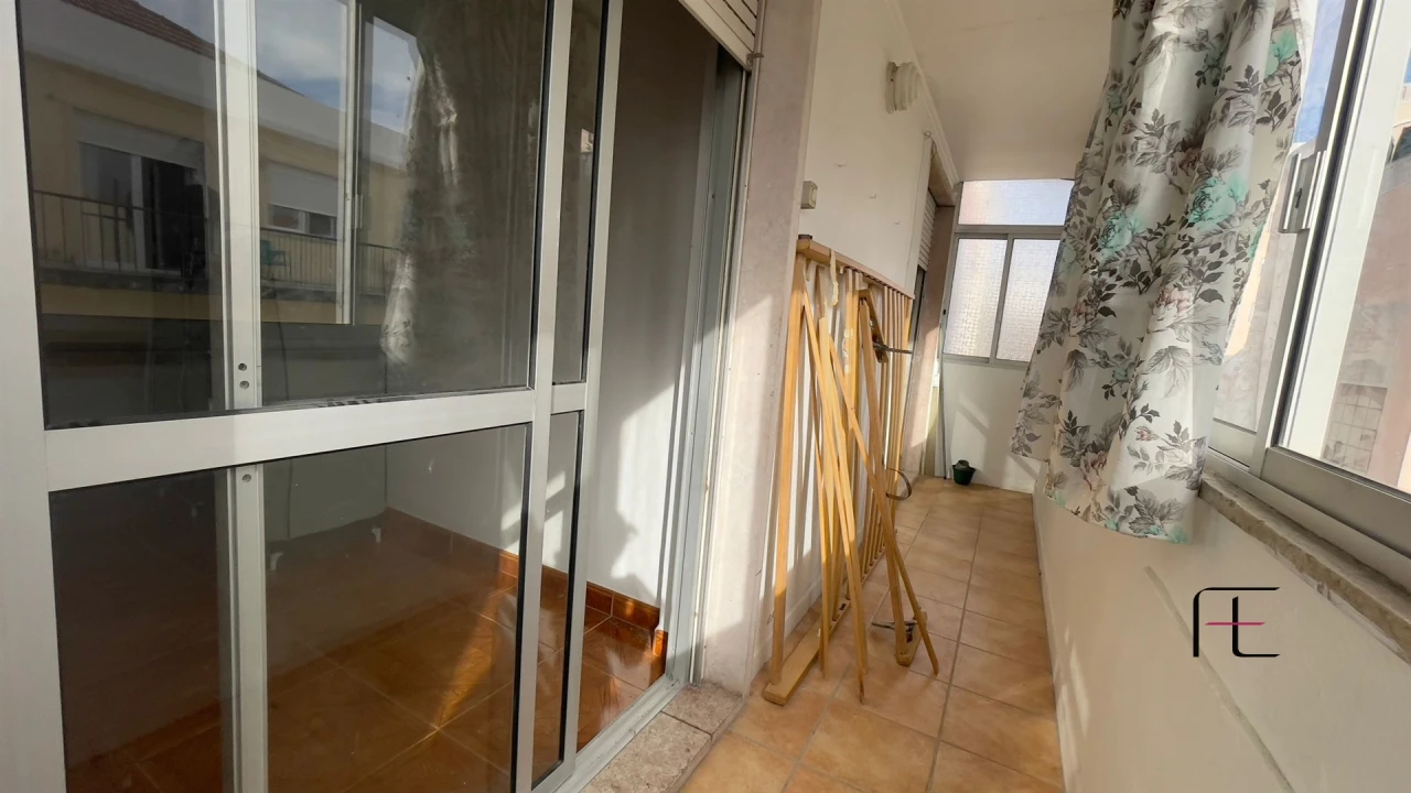 Apartamento T2 para Arrendamento em Queluz e Belas Foto 10