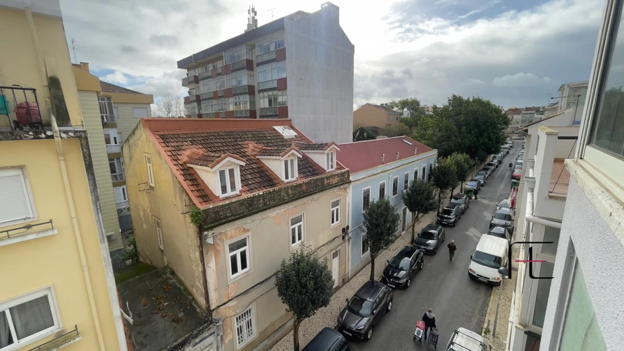 Apartamento T2 para Arrendamento em Queluz e Belas Foto 1