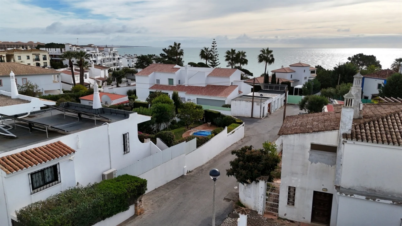 Moradia T0 para Venda em Albufeira e Olhos de Água Foto 7