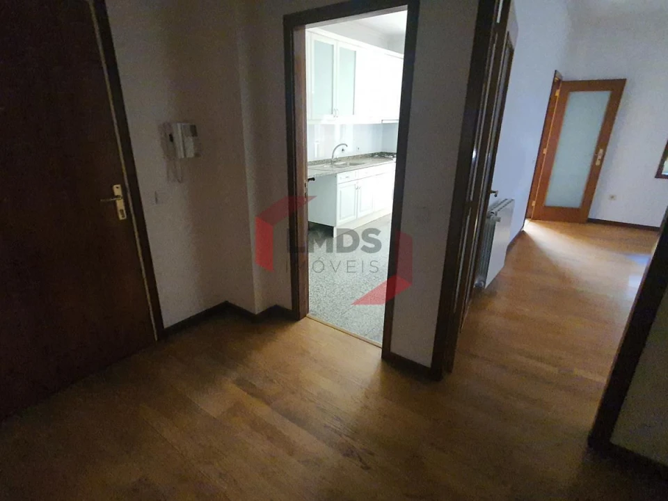 Apartamento T3 para Venda em Vilar de Andorinho Foto 2