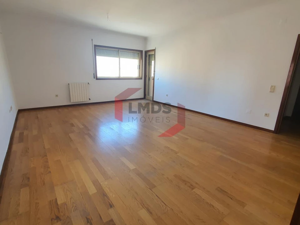 Apartamento T3 para Venda em Vilar de Andorinho Foto 11