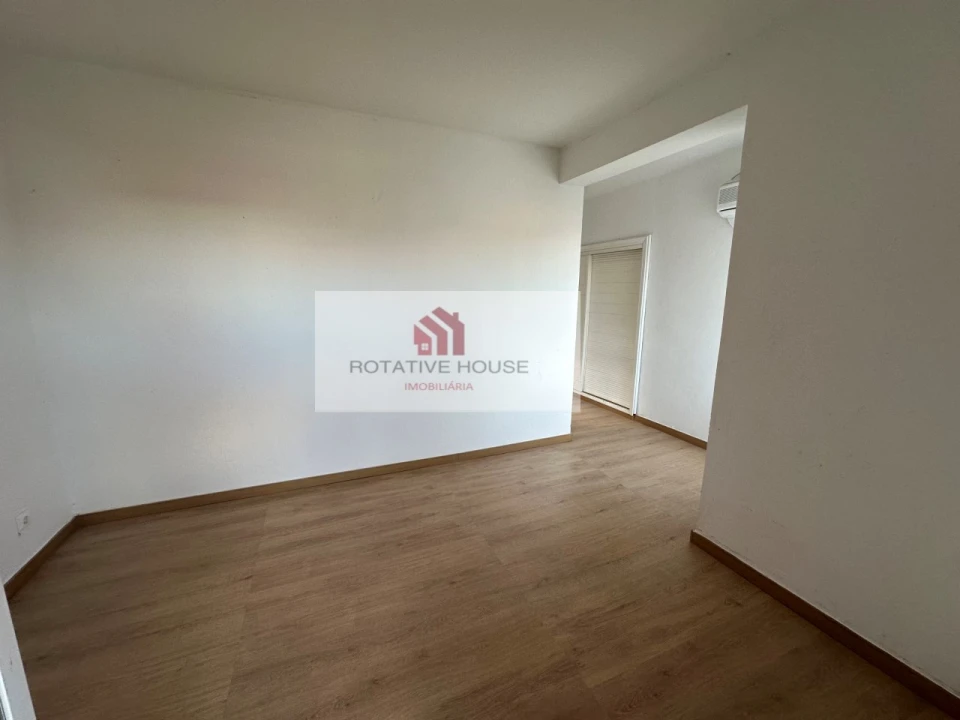 Moradia T5 para Venda em Assunção, Ajuda, Salvador e Santo Ildefonso Foto 11