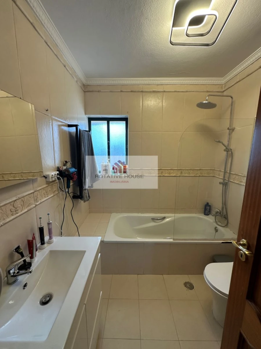 Moradia T5 para Venda em Assunção, Ajuda, Salvador e Santo Ildefonso Foto 6