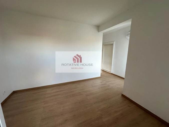 Moradia T5 para Venda em Assunção, Ajuda, Salvador e Santo Ildefonso Foto 11