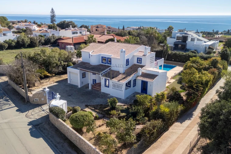 Moradia T4 para Venda em Luz