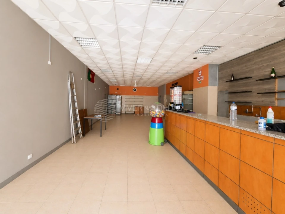 Loja para Venda em Almada, Cova da Piedade, Pragal e Cacilhas Foto 4