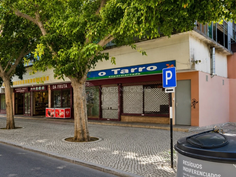 Loja para Venda em Almada, Cova da Piedade, Pragal e Cacilhas Foto 12