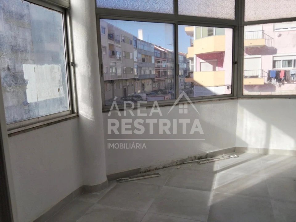 Apartamento T2 para Venda em Amora Foto 5