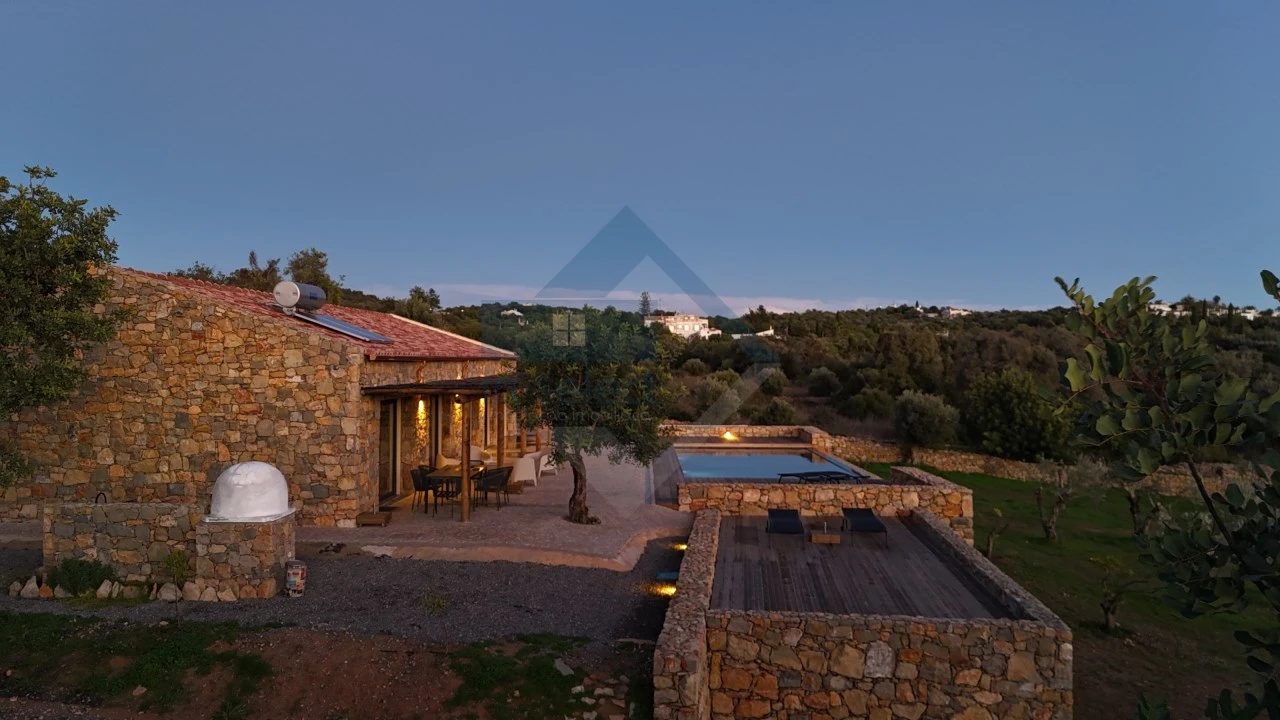 Moradia T3 para Venda em Santa Barbara de Nexe Foto 3