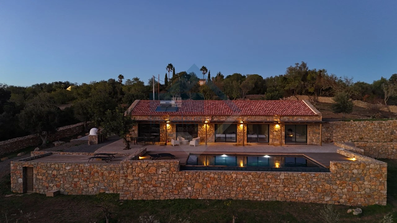 Moradia T3 para Venda em Santa Barbara de Nexe Foto 8