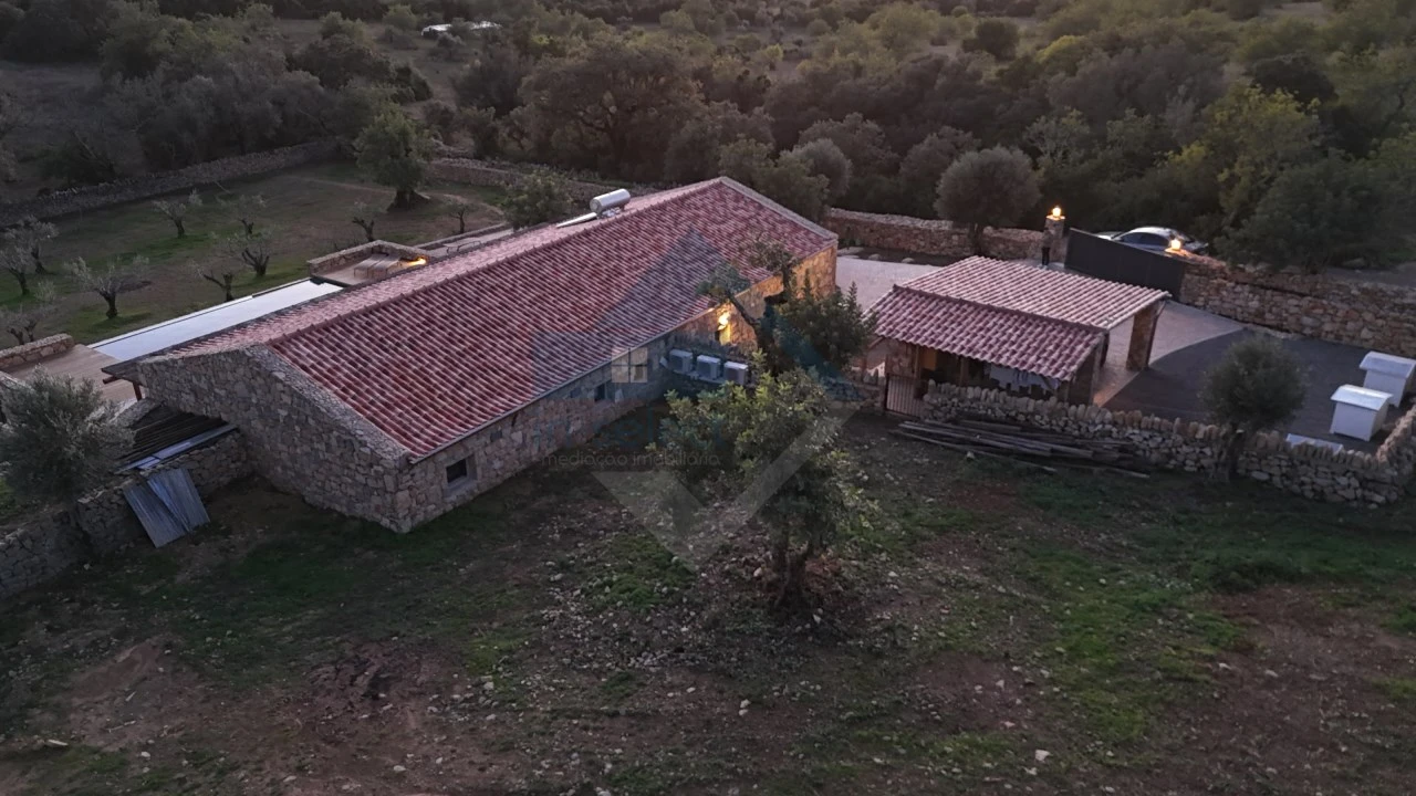 Moradia T3 para Venda em Santa Barbara de Nexe Foto 11