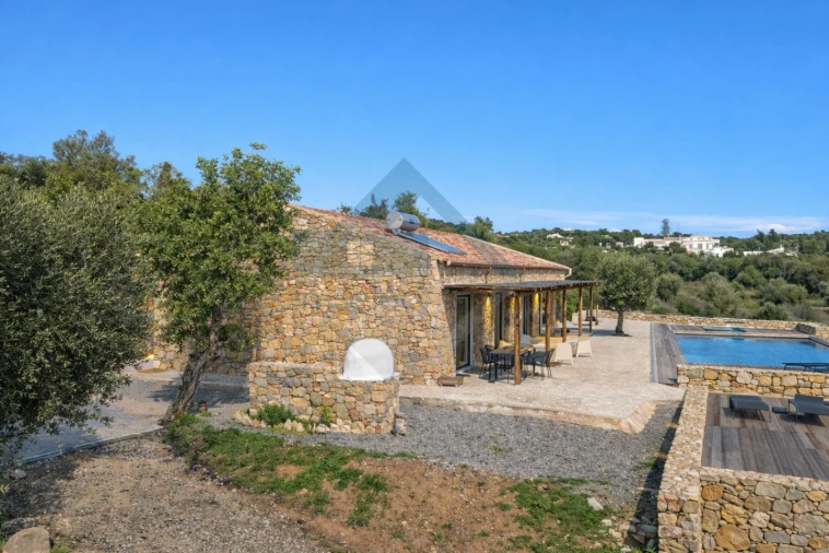 Moradia T3 para Venda em Santa Barbara de Nexe