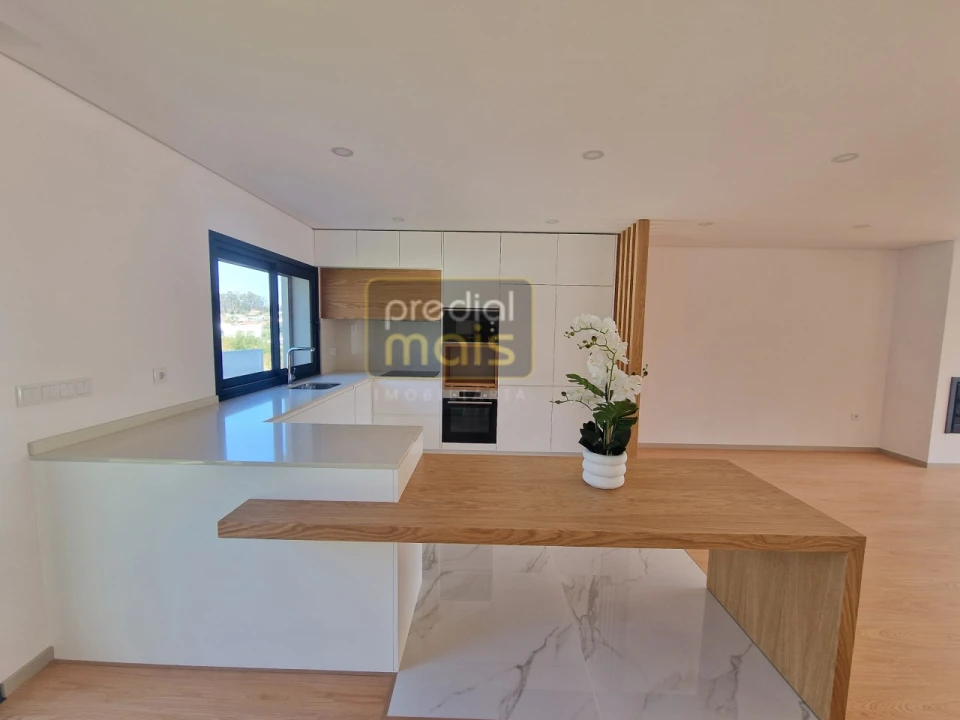 Moradia T3 para Venda em Antas e Abade de Vermoim Foto 8