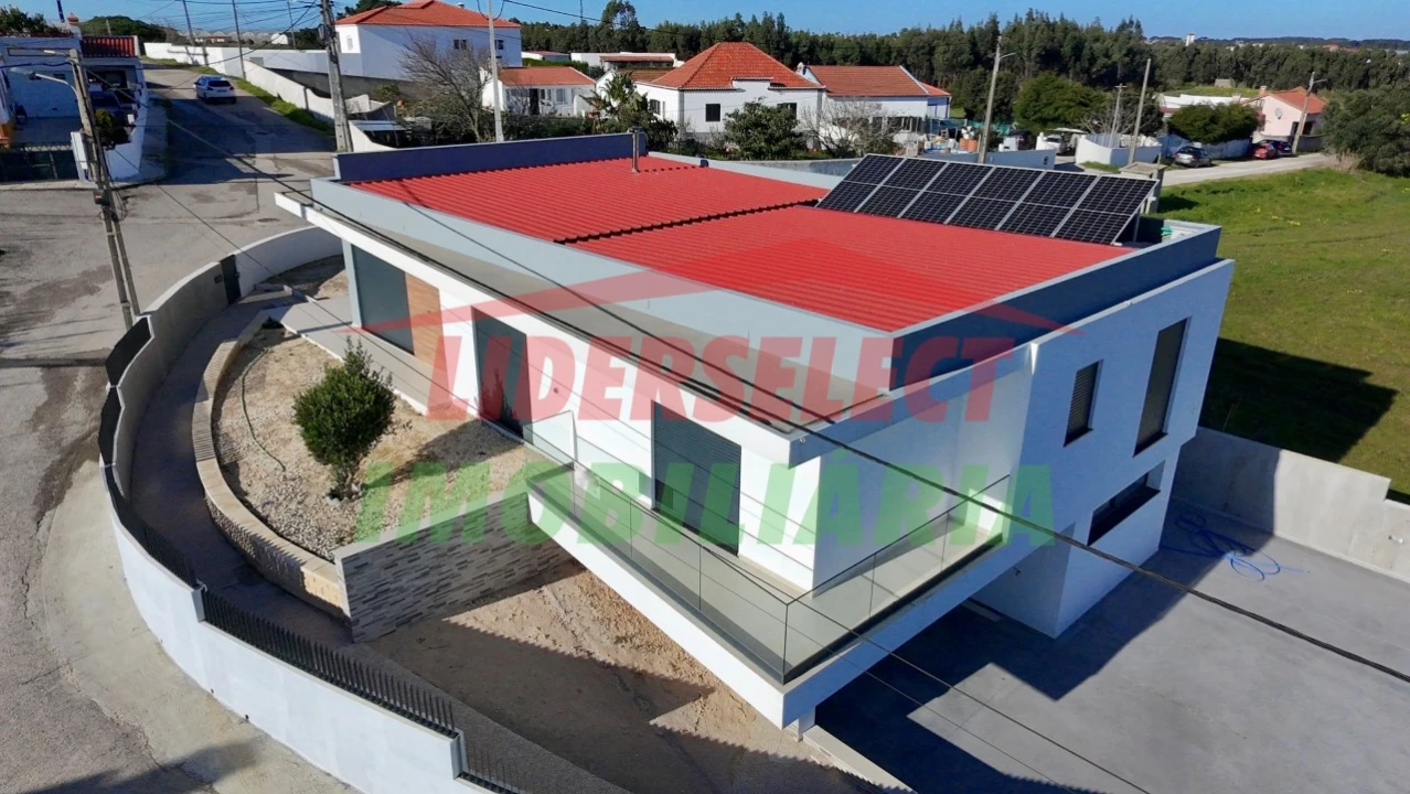 Moradia T4 para Venda em Silveira Foto 2