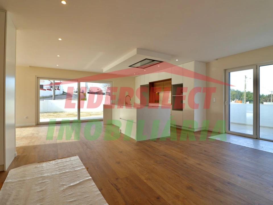 Moradia T4 para Venda em Silveira Foto 4