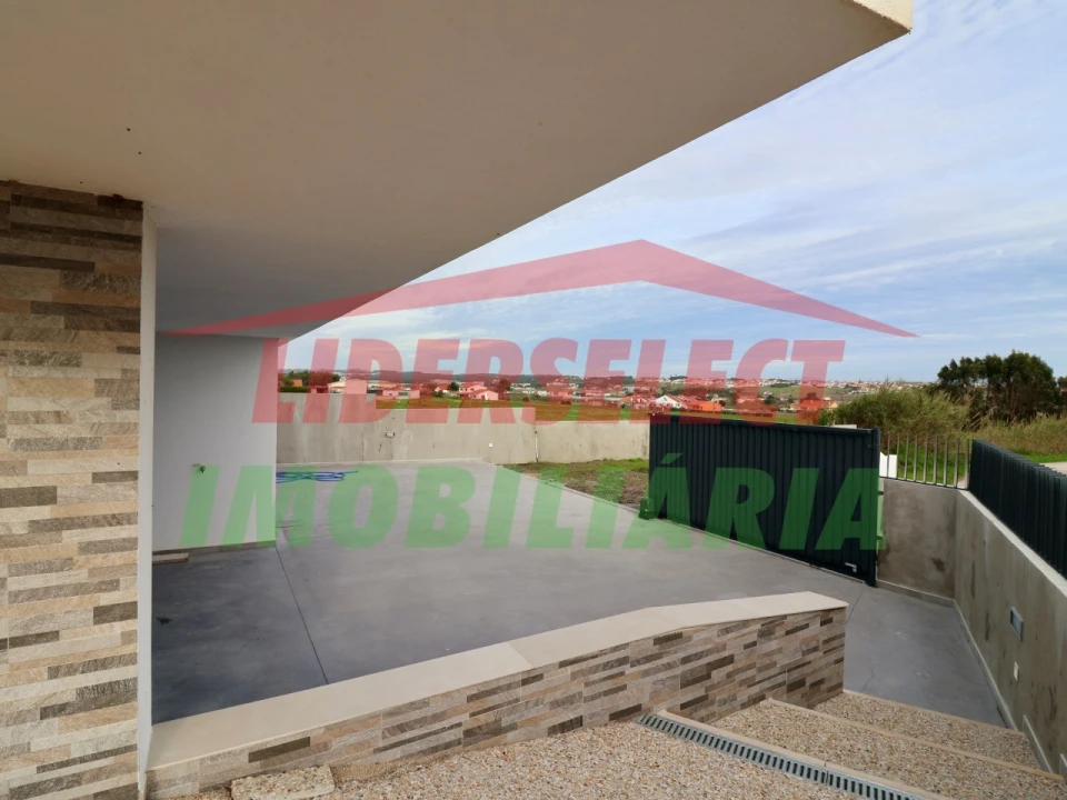 Moradia T4 para Venda em Silveira Foto 57