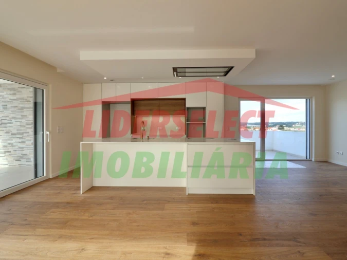 Moradia T4 para Venda em Silveira Foto 3