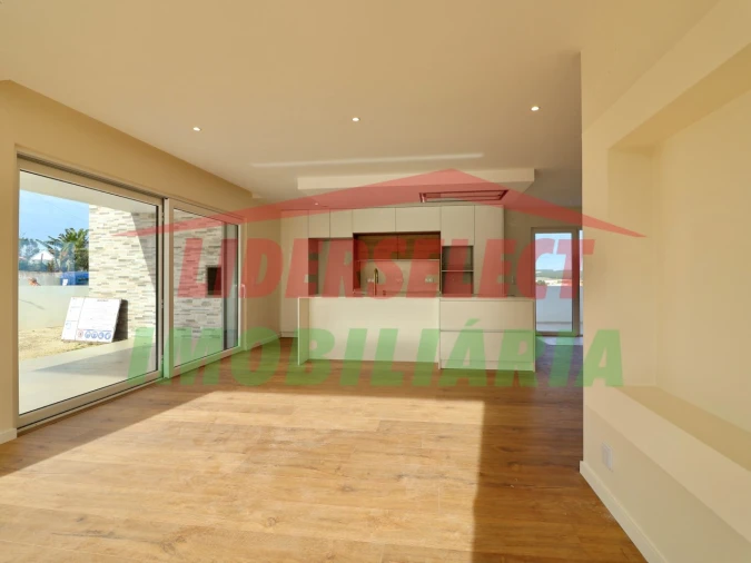 Moradia T4 para Venda em Silveira Foto 5