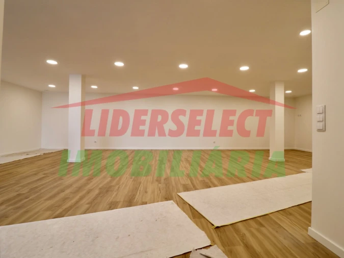 Moradia T4 para Venda em Silveira Foto 44