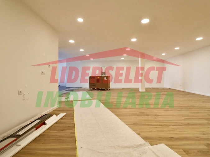 Moradia T4 para Venda em Silveira Foto 45