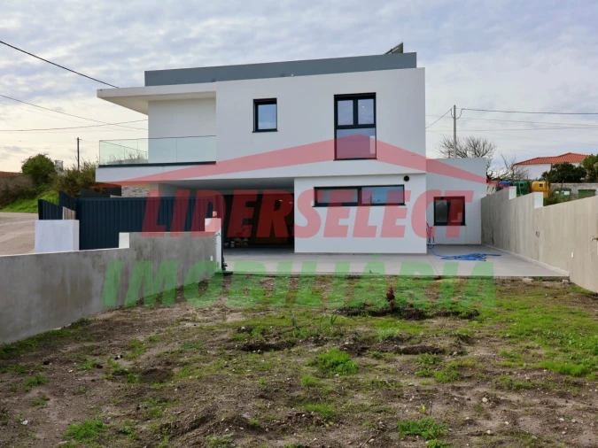 Moradia T4 para Venda em Silveira Foto 59