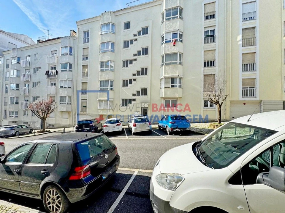 Apartamento T3 para Venda em Rio de Mouro Foto 5