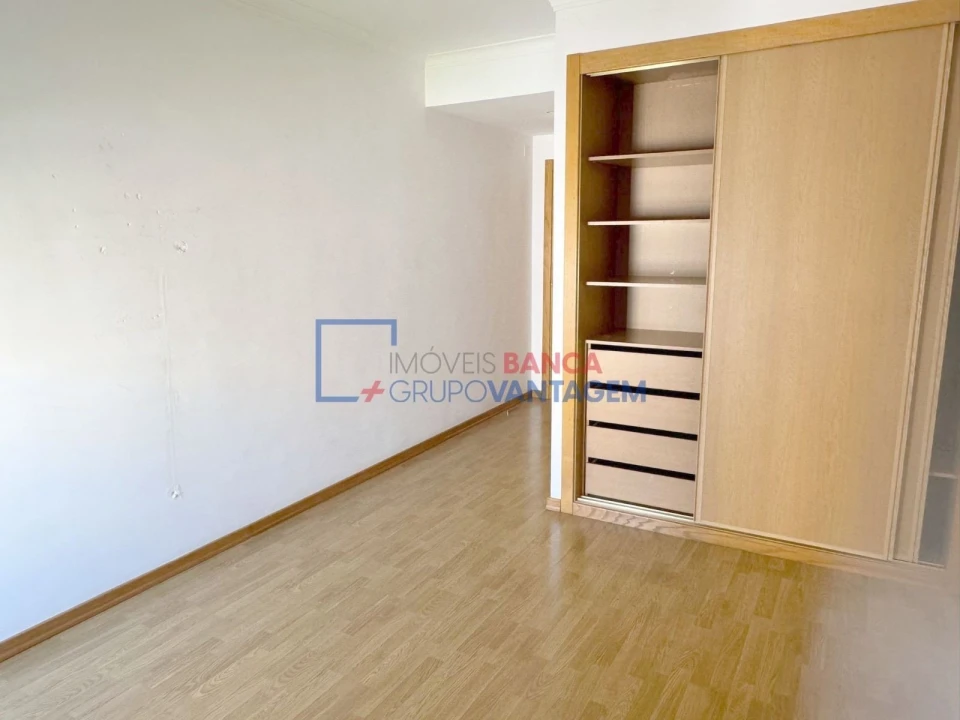 Apartamento T3 para Venda em Carregado e Cadafais Foto 11
