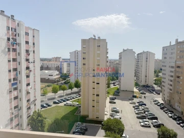 Apartamento T3 para Venda em Carregado e Cadafais