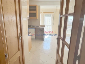 Apartamento T3 para Venda em Carregado e Cadafais