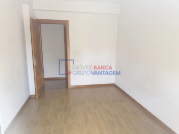 Apartamento T3 para Venda em Carregado e Cadafais